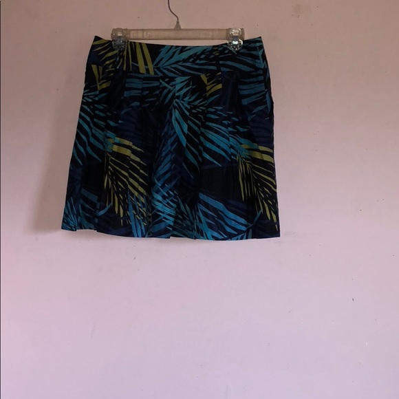 Patterned skirt. - Picture 2 of 2